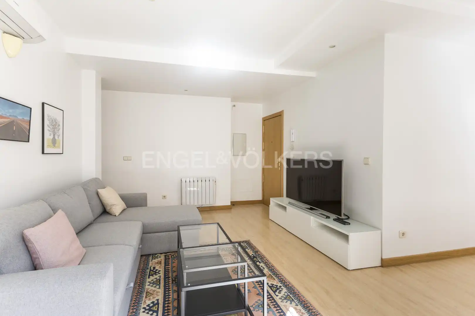 Living room of Flat for rent in Madrid  with Air Conditioner, Heating and Furnished