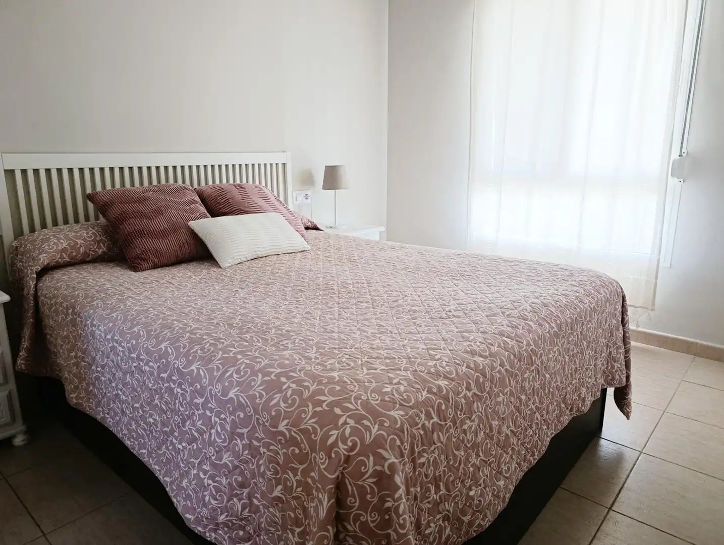 Habitación de Apartamento de alquiler en Dénia con Aire acondicionado, Calefacción y Jardín privado