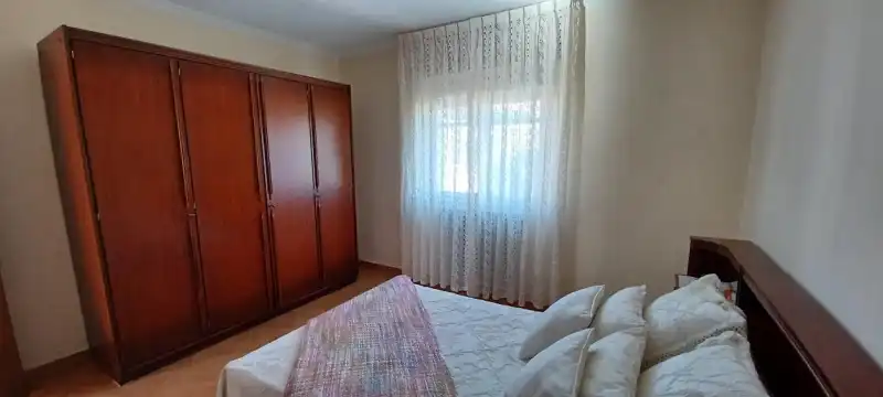 Schlafzimmer von Einfamilien-Reihenhaus zum Verkauf in Oviedo  mit Privatgarten, Möbliert und Ofen