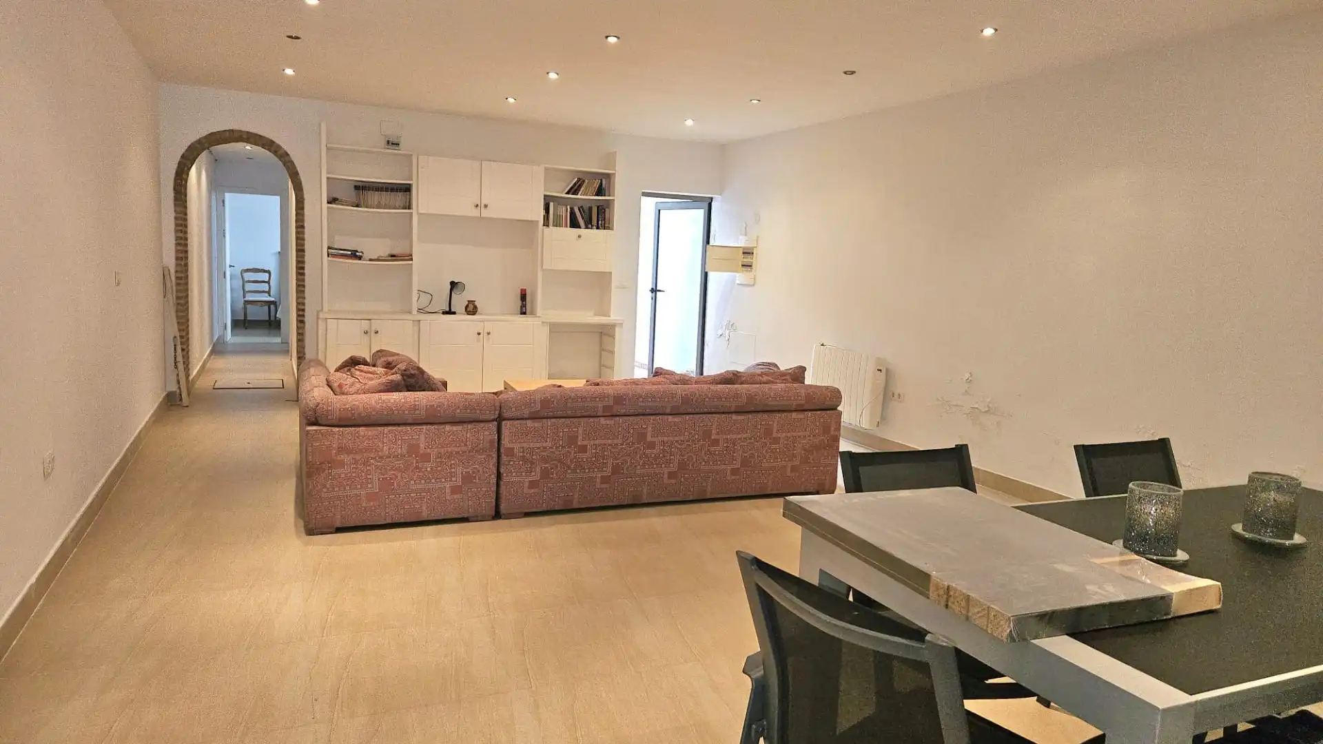 Sala d'estar de Casa adosada en venda en Benalmádena amb Terrassa, Moblat i Piscina comunitària