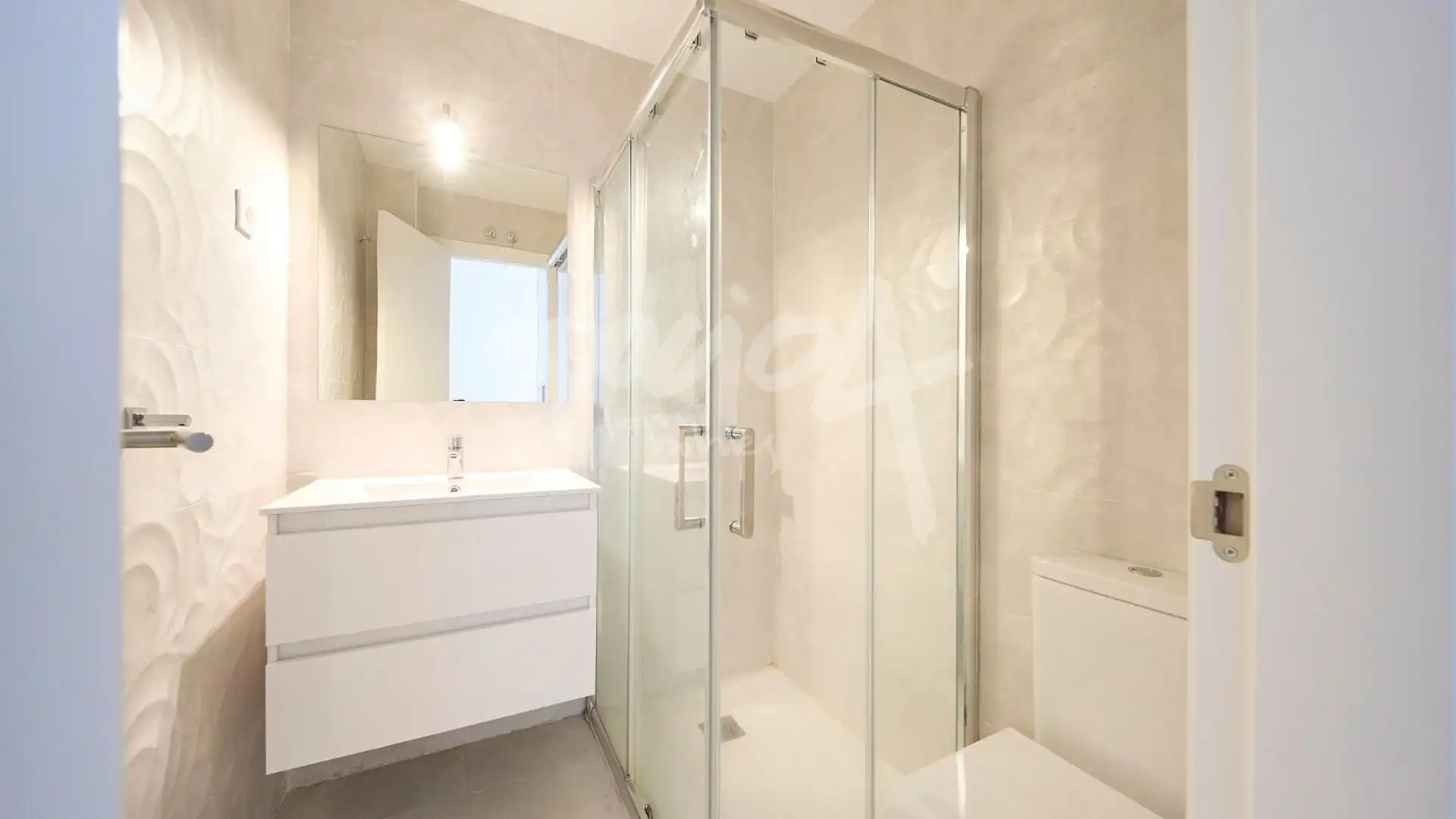 Baño de Loft en venta en Madrid con Calefacción, Jardín privado y Piscina comunitaria