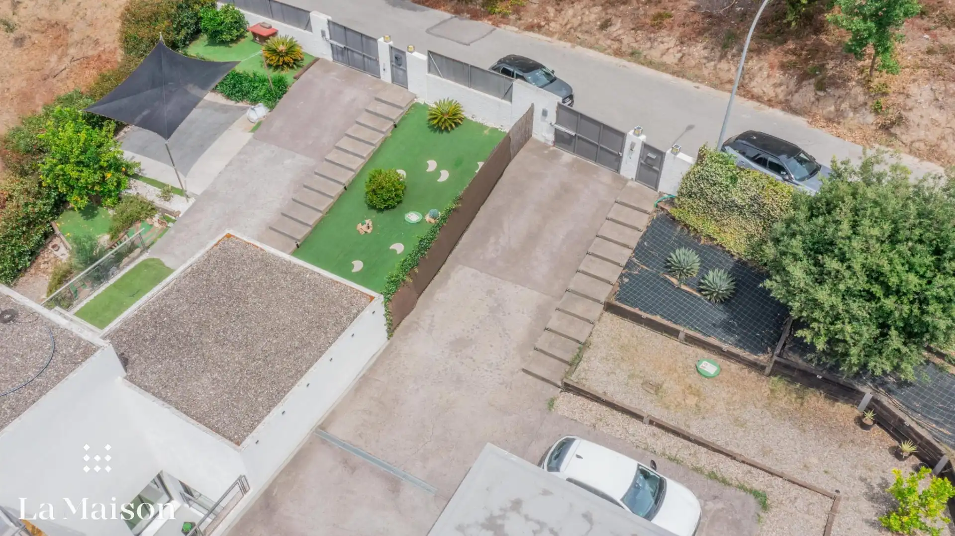 Aparcament de Casa o xalet en venda en Vilanova del Vallès amb Parquet, Terrassa i Piscina