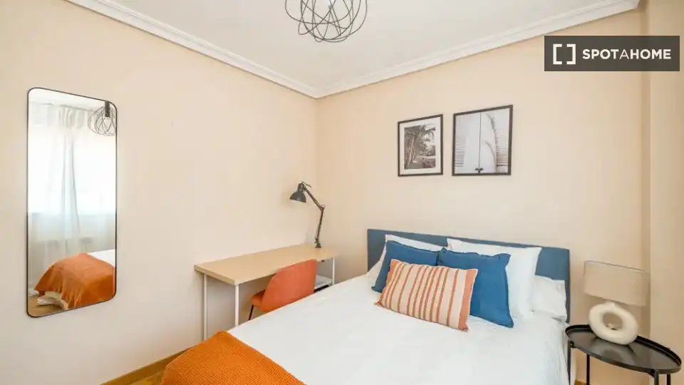 Bedroom of Flat for rent in Madrid  with Air Conditioner, Heating and Furnished