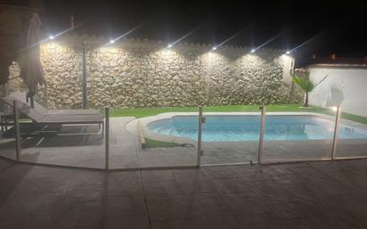 Swimming pool of House or chalet for sale in Villalbilla  with Air Conditioner, Heating and Private garden