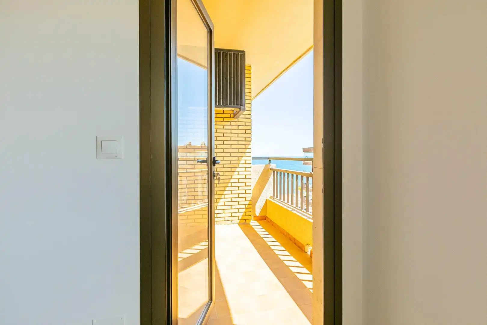 Terrasse von Wohnungen zum Verkauf in Fuengirola mit Klimaanlage, Terrasse und Gemeinschaftspool