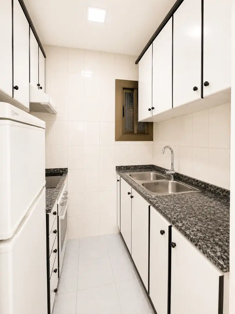 Cocina de Piso en venta en Badalona con Parquet, Amueblado y Horno