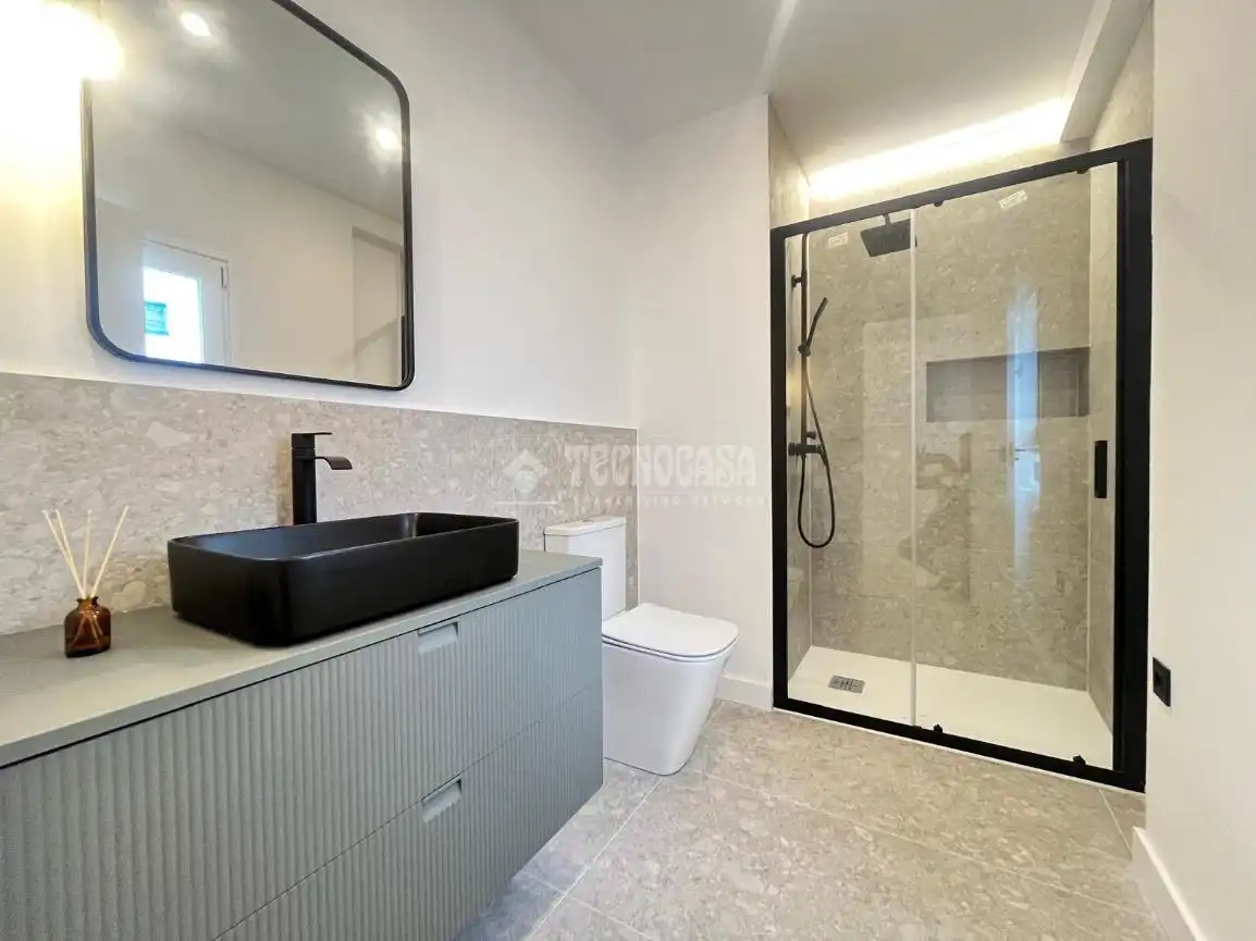Baño de Piso en venta en Talavera de la Reina con Aire acondicionado, Balcón y Alarma