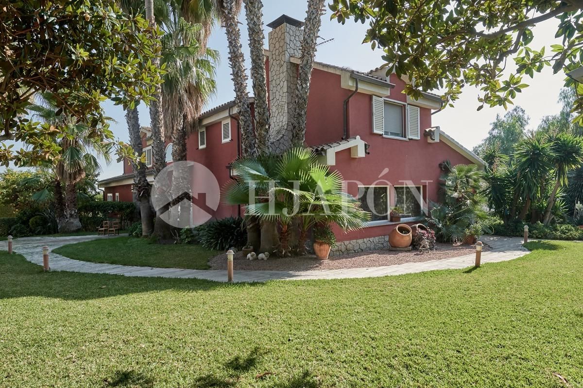 Jardí de Casa o xalet en venda en Alella amb Aire condicionat, Calefacció i Jardí privat