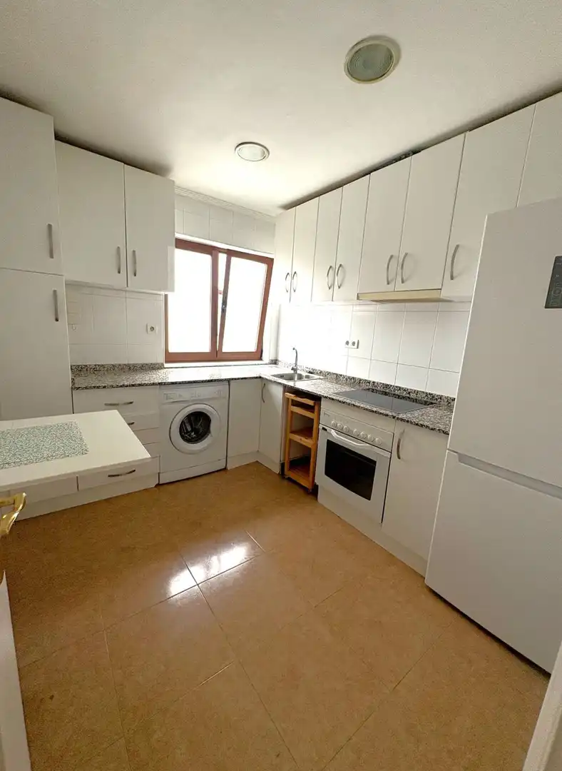 Küche von Wohnung zur Miete in Oviedo  mit Heizung