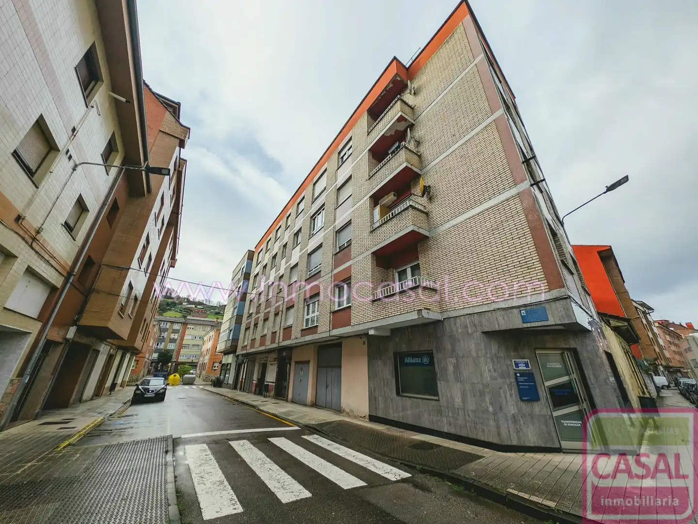 Vista exterior de Pis en venda en San Martín del Rey Aurelio amb Calefacció i Traster
