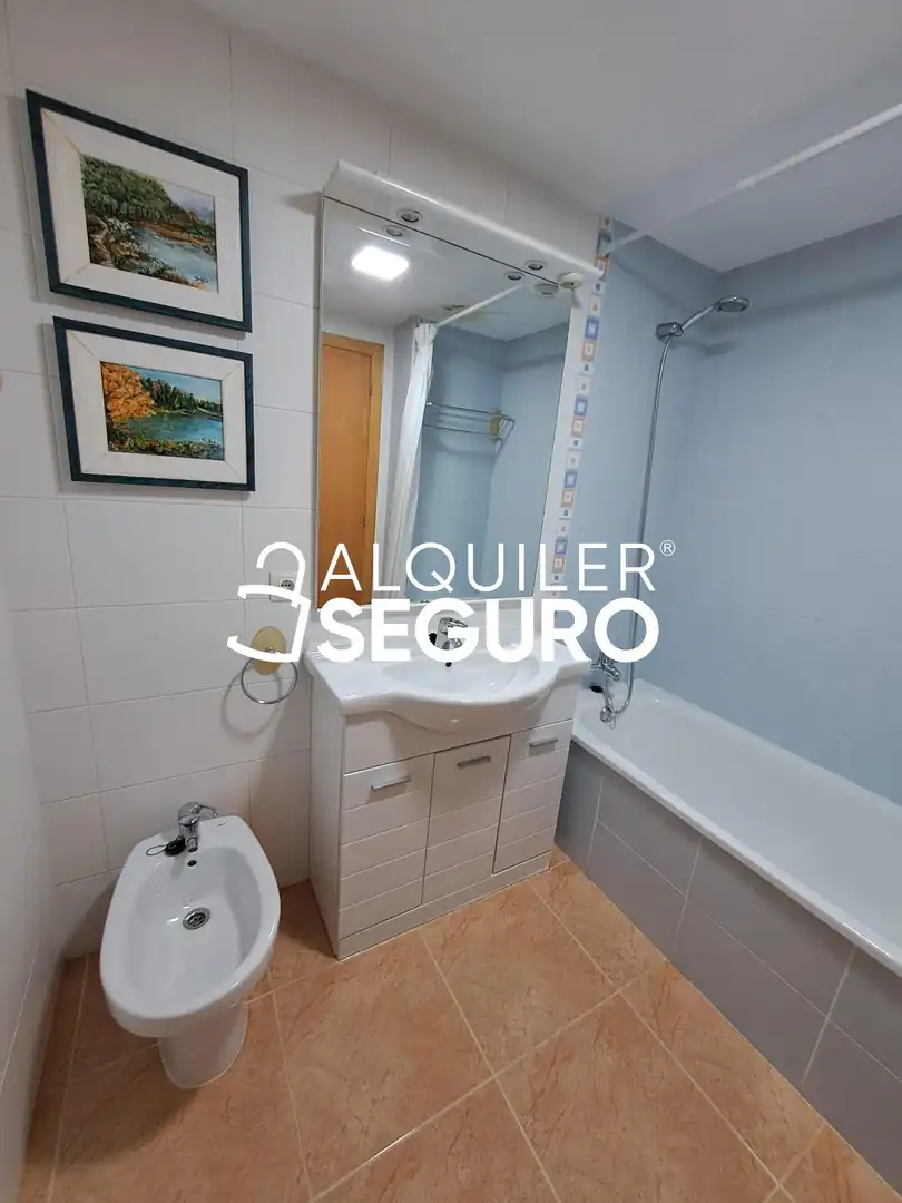 Baño de Piso de alquiler en Nules con Aire acondicionado, Terraza y Piscina