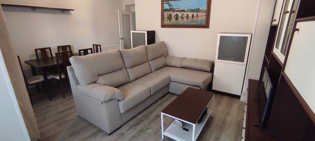 Piso en Alquiler en Calle Pedro Sanz Abad en Santa Catalina - Ferial