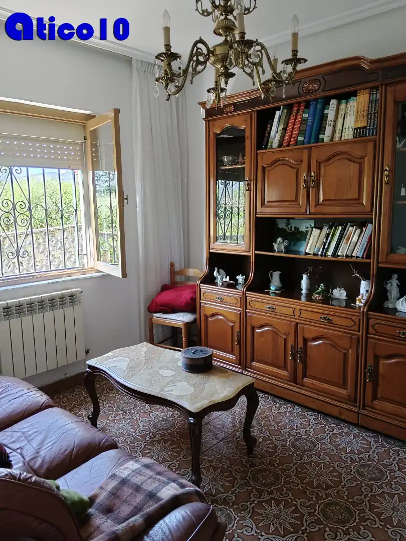 Sala d'estar de Casa o xalet en venda en Candamo amb Calefacció, Traster i Moblat