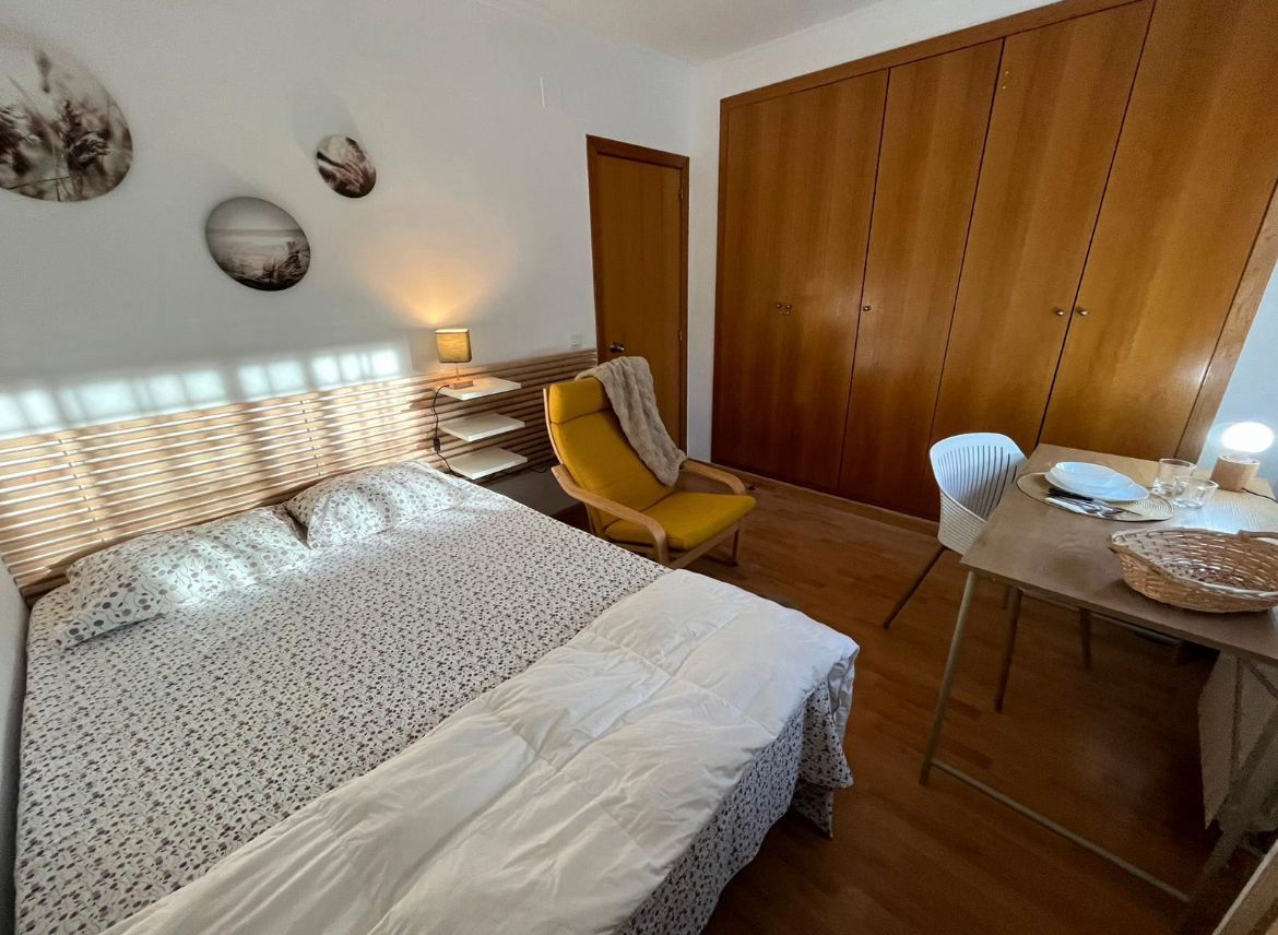 Dormitori de Casa o xalet de lloguer en Torrent amb Aire condicionat, Jardí privat i Moblat