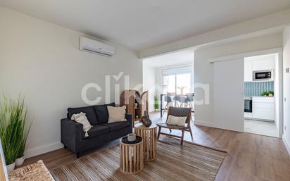 Living room of Flat for sale in  Barcelona Capital  with Air Conditioner, Heating and Terrace