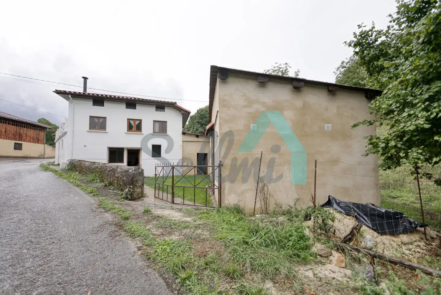 Außenansicht von Wohnung zur Miete in Salas mit Heizung, Privatgarten und Möbliert