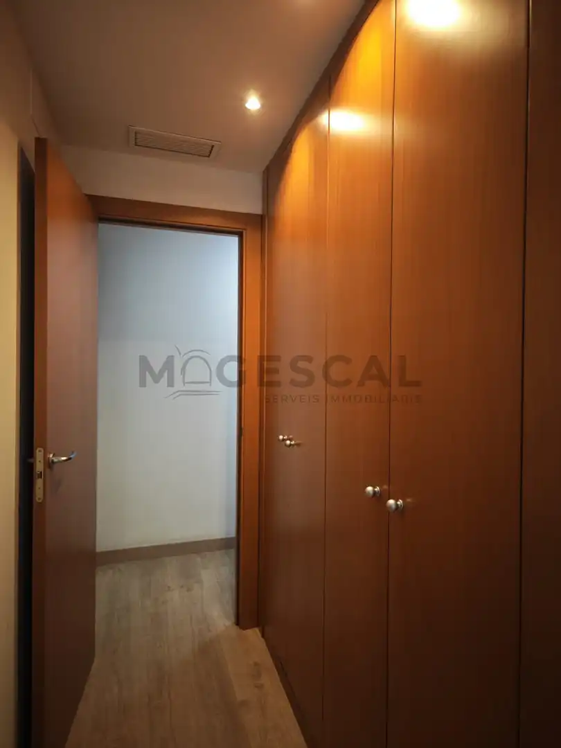 Flat for sale in Montcada i Reixac  with Air Conditioner, Heating and Furnished
