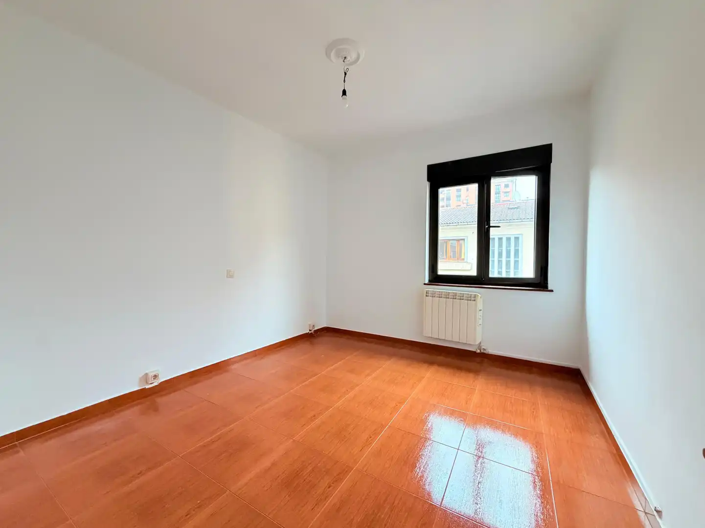Schlafzimmer von Wohnung zum Verkauf in Avilés mit Heizung und Abstellraum