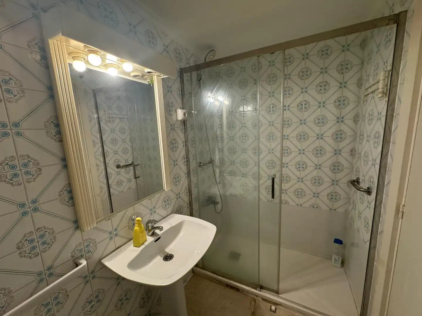 Bathroom of Flat for sale in Sevilla  with Terrace, Storage room and Balcony