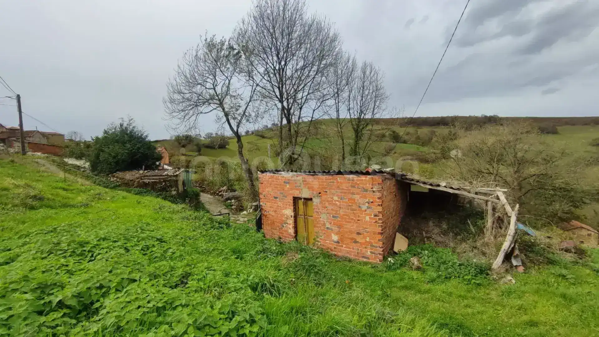 Casa o xalet en venda en Belmonte de Miranda amb Jardí privat