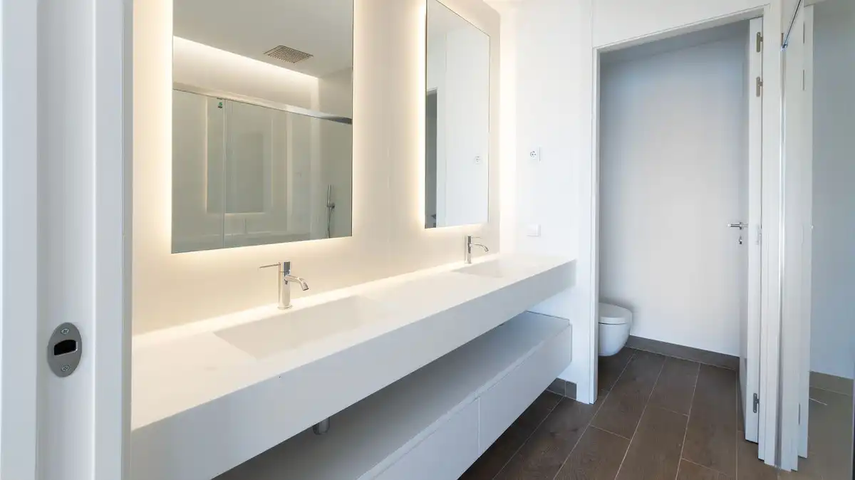 Badezimmer von Einfamilien-Reihenhaus zum Verkauf in Benalmádena mit Klimaanlage, Terrasse und Abstellraum