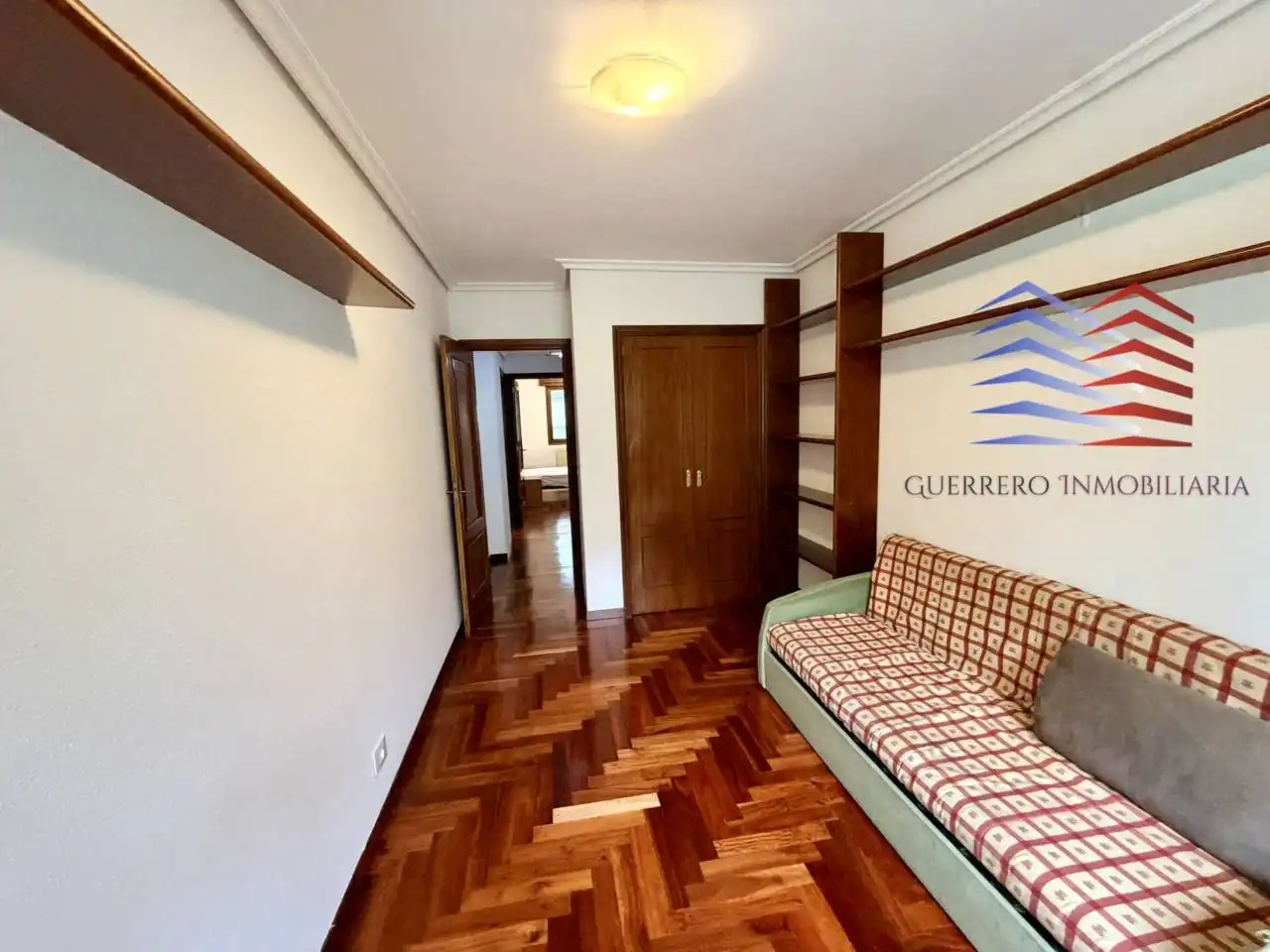 Piso de alquiler en Vigo  con Calefacción, Parquet y Terraza