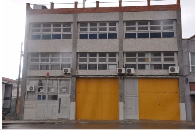 Vista exterior de Nau industrial en venda en Sant Boi de Llobregat amb Calefacció