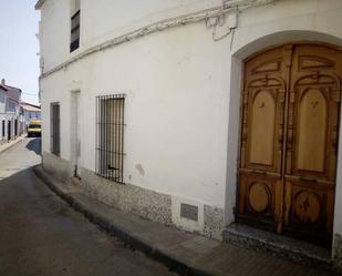 Vista exterior de Casa o xalet en venda en Medina de las Torres amb Terrassa