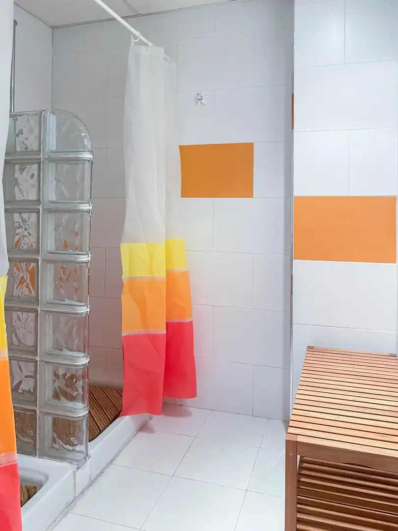 Baño de Local de alquiler en Oliva con Aire acondicionado y Amueblado