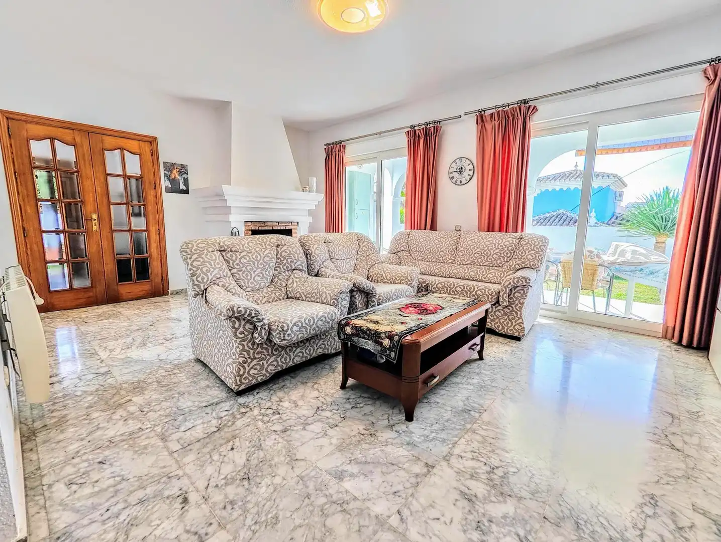 Sala d'estar de Casa o xalet en venda en Benalmádena amb Jardí privat, Terrassa i Traster