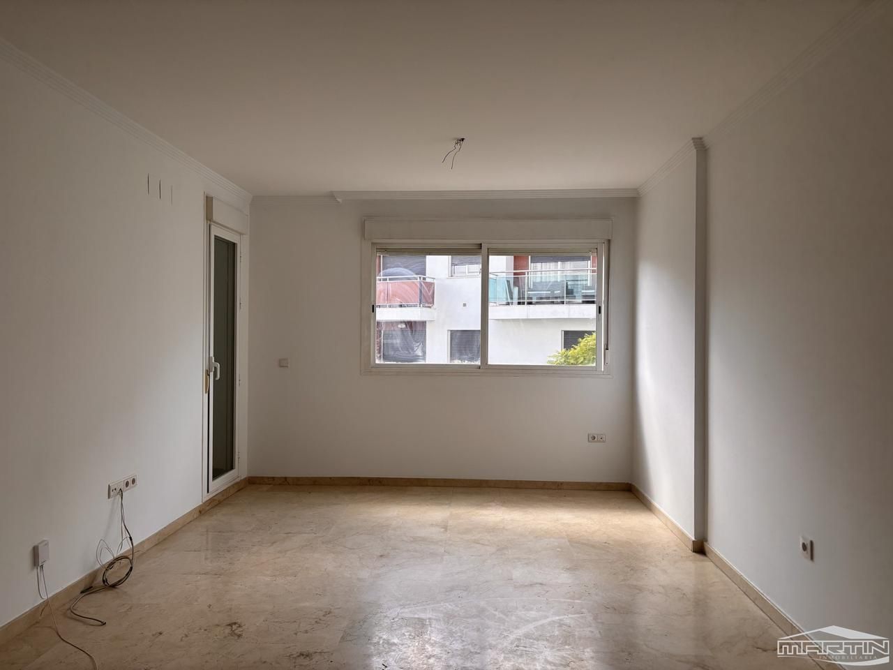 Sala d'estar de Pis en venda en Lucena amb Aire condicionat, Terrassa i Piscina