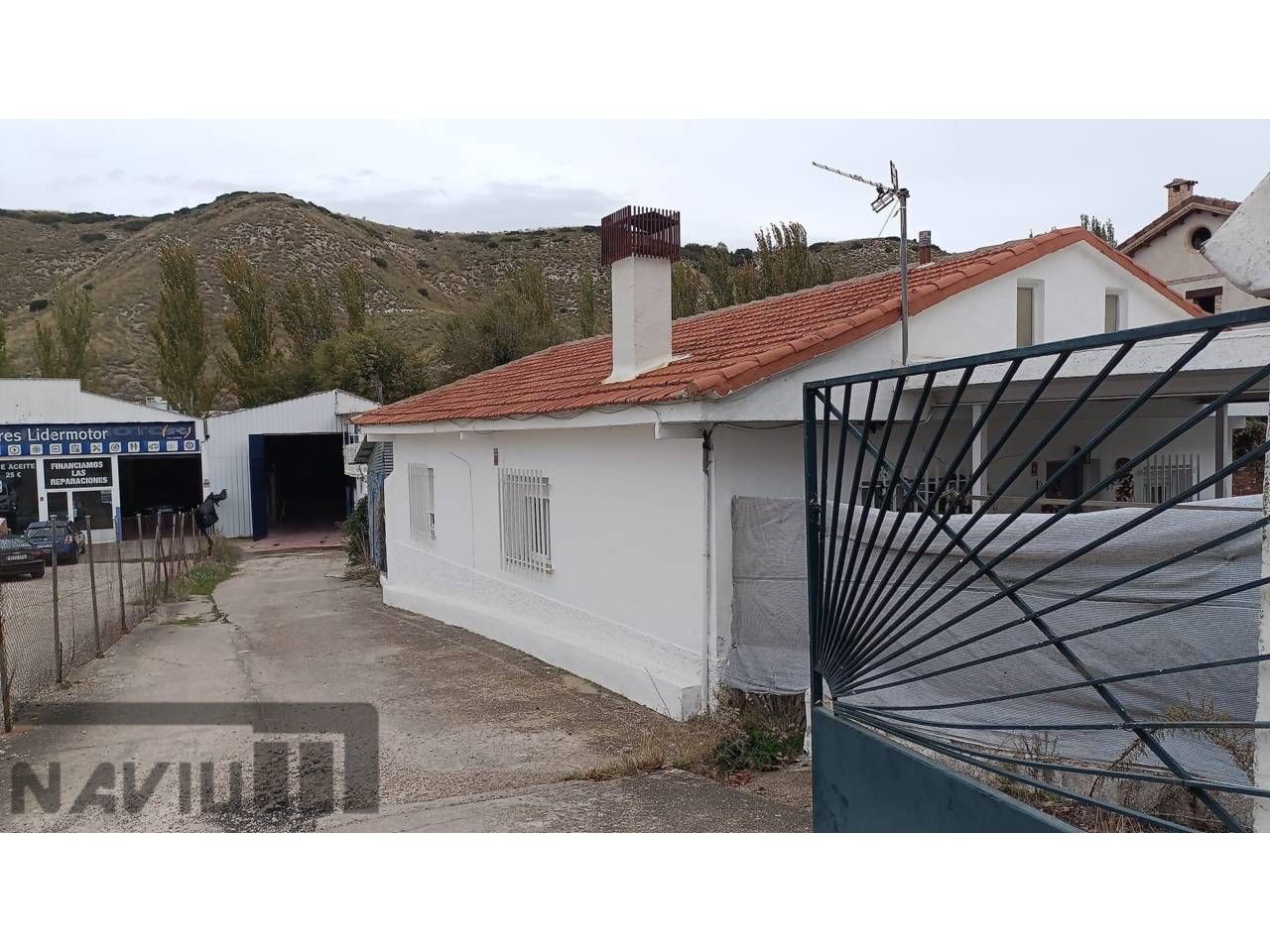 Vista exterior de Nave industrial en venta en Villalbilla