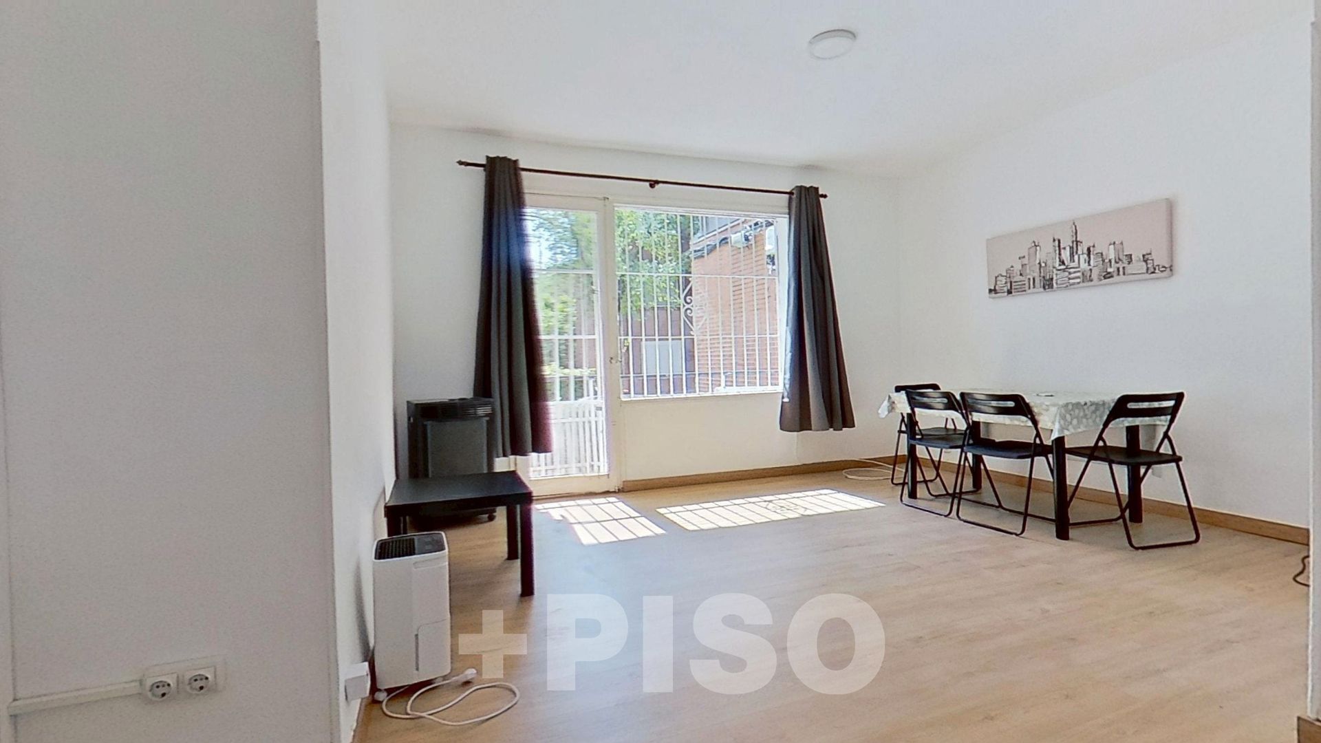 Living room of Flat for sale in  Madrid Capital  with Heating, Private garden and Oven