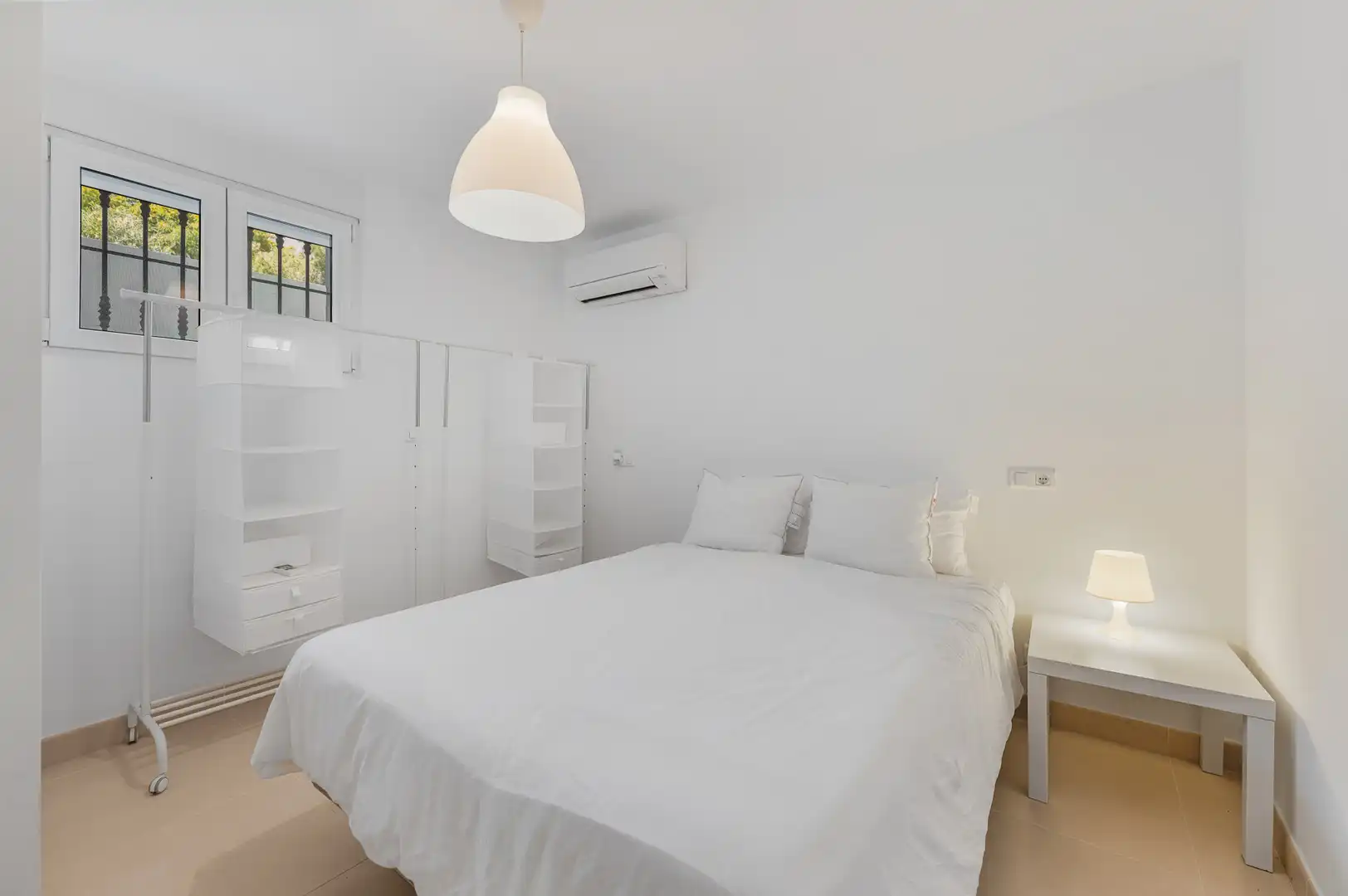 Dormitori de Casa o xalet en venda en Marbella amb Aire condicionat, Jardí privat i Terrassa