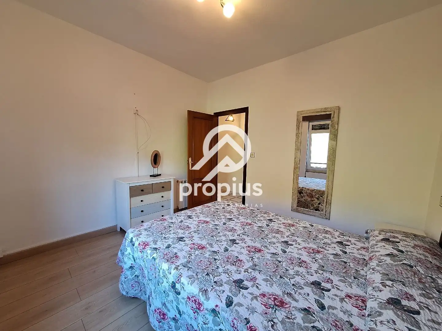 Habitación de Piso en venta en Cangas de Onís con Calefacción, Parquet y Trastero