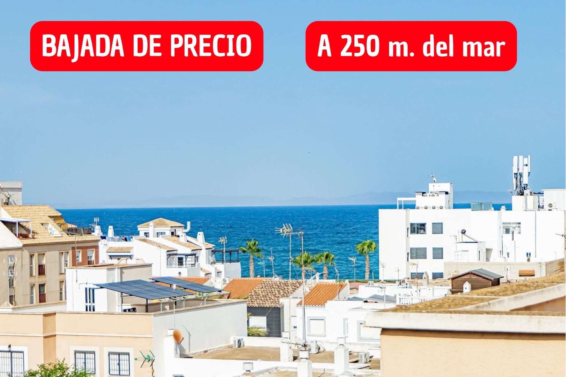 Vista exterior de Casa o chalet en venta en Roquetas de Mar con Terraza y Amueblado