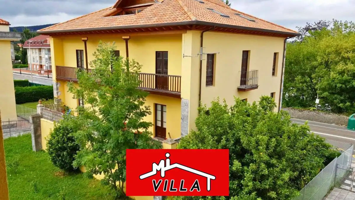 Vista exterior de Casa o xalet en venda en Bárcena de Cicero amb Terrassa, Moblat i Balcó