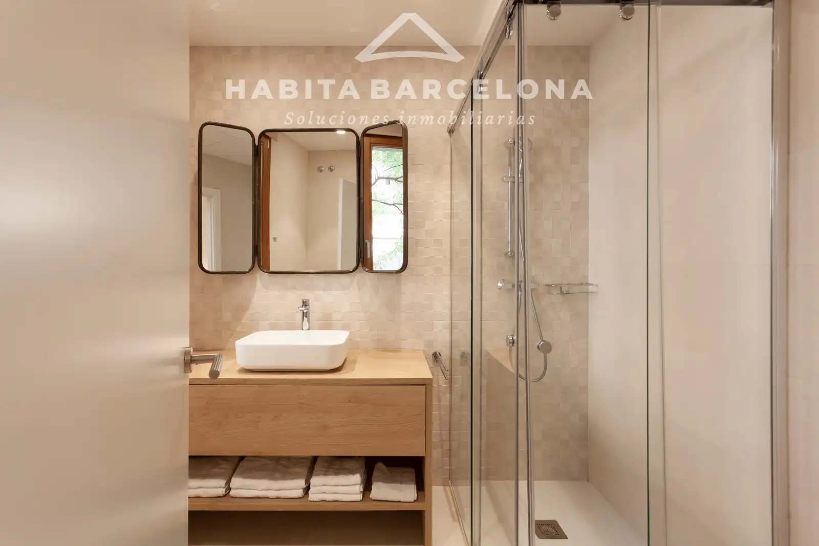 Baño de Piso de alquiler en Barcelona con Aire acondicionado, Calefacción y Parquet