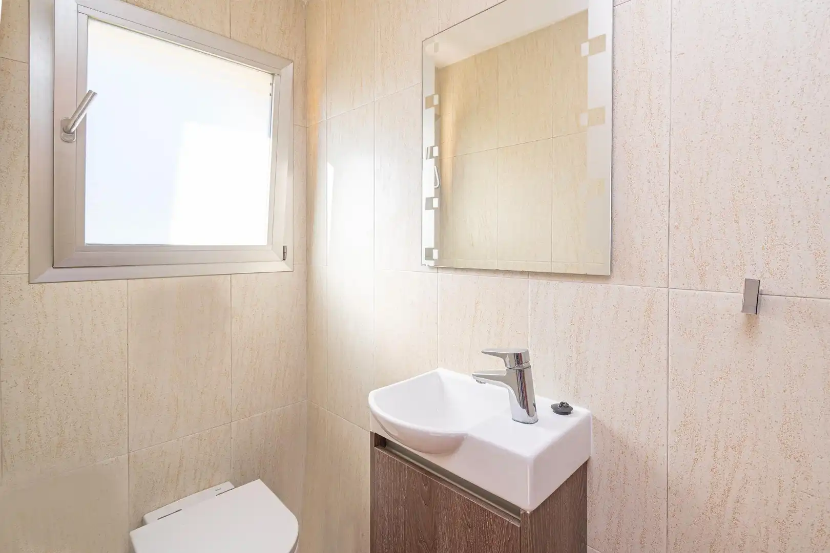 Badezimmer von Einfamilien-Reihenhaus zum Verkauf in Capdepera mit Klimaanlage, Privatgarten und Terrasse