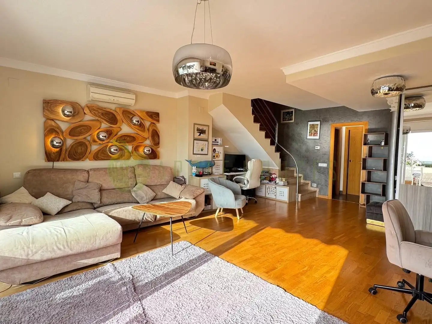 Sala de estar de Dúplex en venta en Sitges con Aire acondicionado, Calefacción y Jardín privado