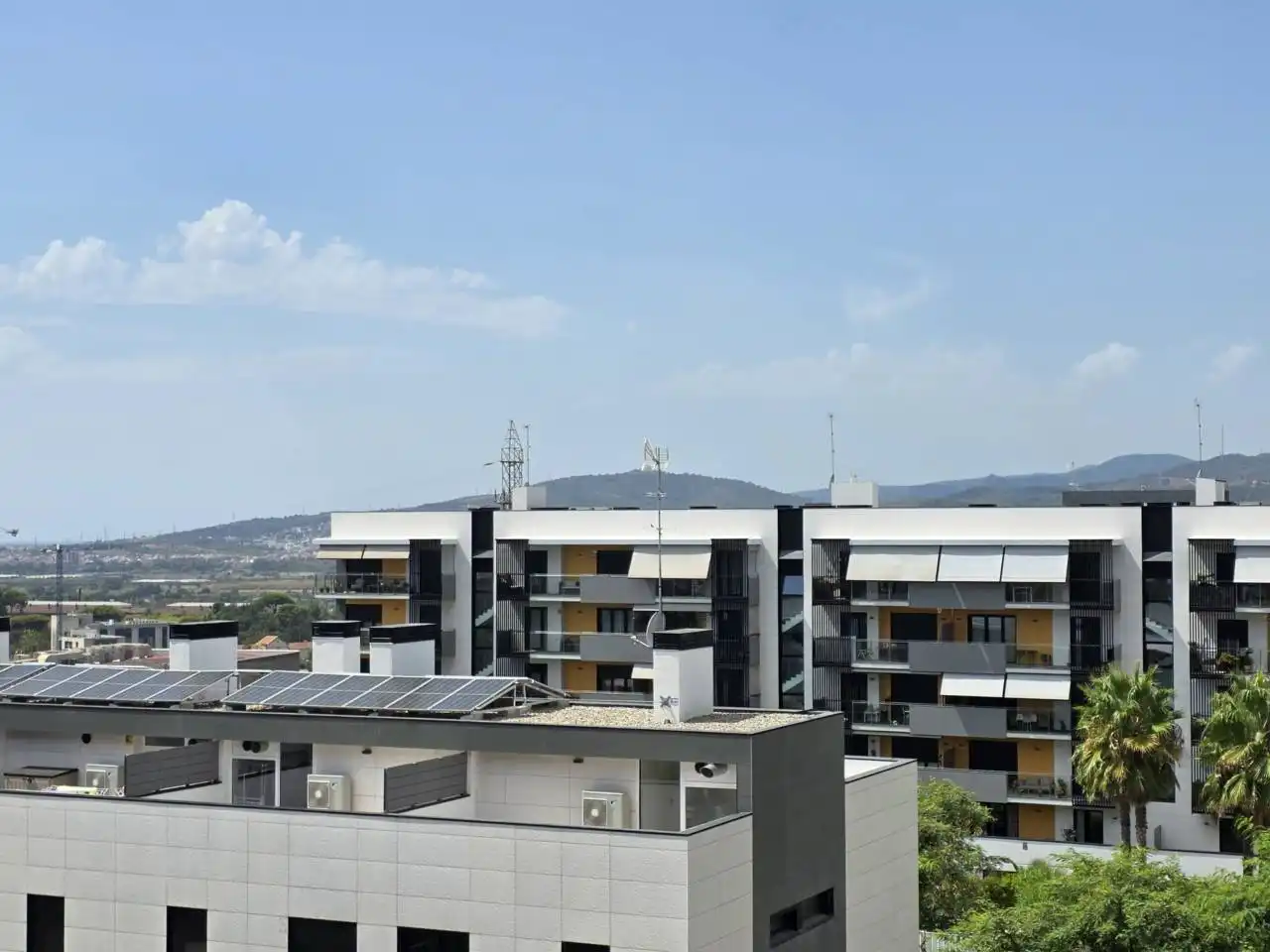 Vista exterior de Piso en venta en Sant Just Desvern con Aire acondicionado, Calefacción y Terraza