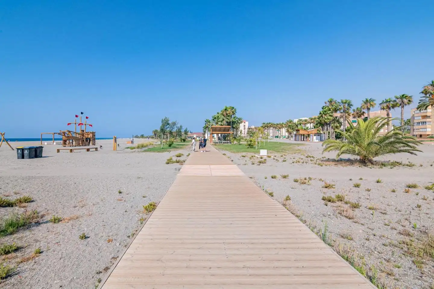 Vista exterior de Piso en venta en Motril con Terraza y Piscina comunitaria