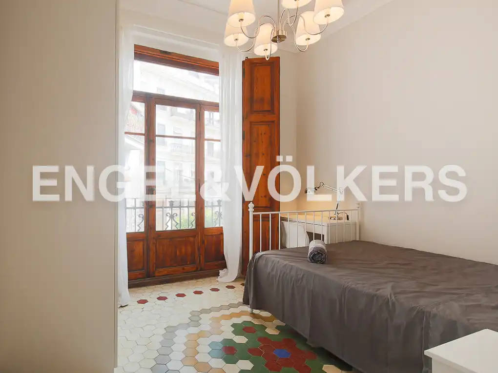 Dormitori de Apartament de lloguer en Valencia amb Aire condicionat, Calefacció i Moblat