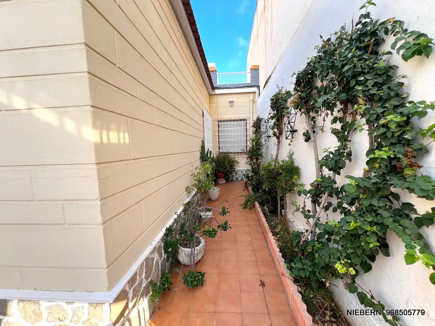Vista exterior de Casa o xalet en venda en Cartagena amb Jardí privat, Terrassa i Traster