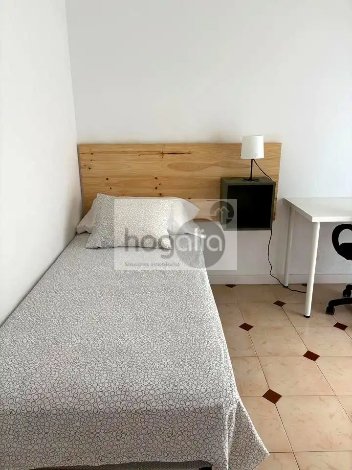 Bedroom of Flat for rent in Sevilla  with Air Conditioner, Furnished and Balcony