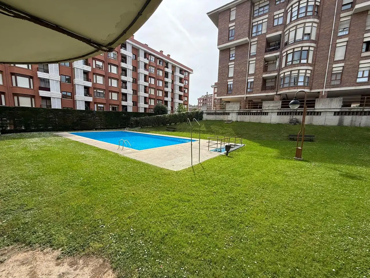 Piscina de Piso en venta en Castro-Urdiales con Calefacción, Parquet y Piscina comunitaria