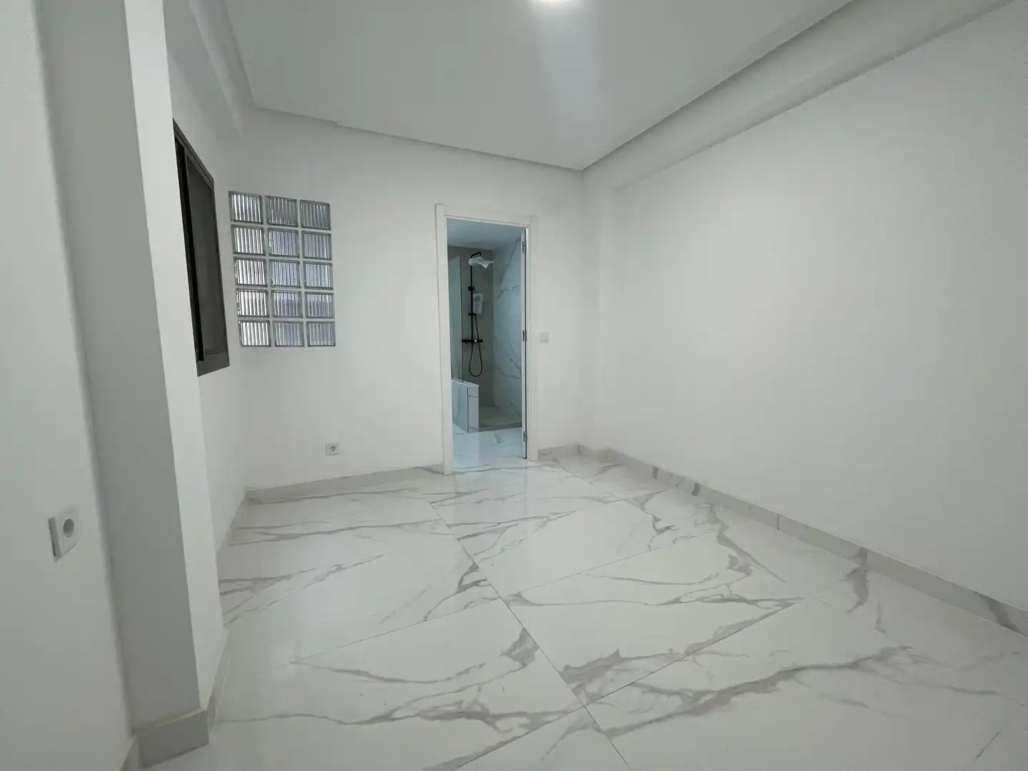Piso en venta en  Valencia Capital con Parquet y Balcón