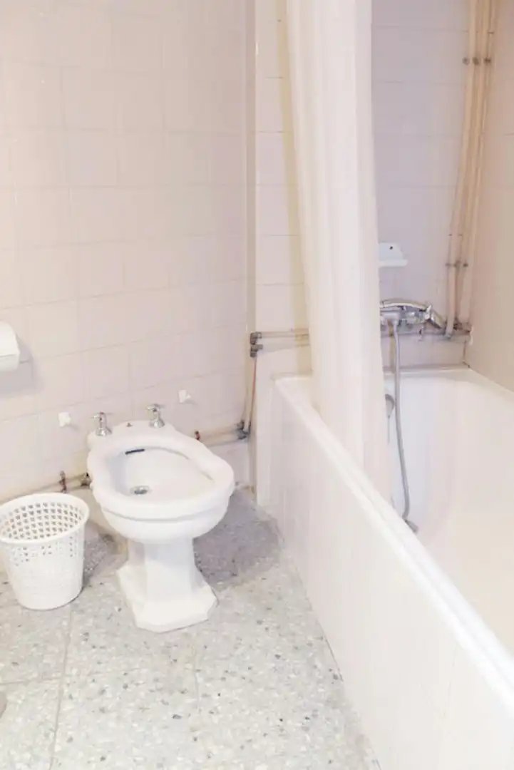 Baño de Piso para compartir en Sevilla con Amueblado y Lavadora
