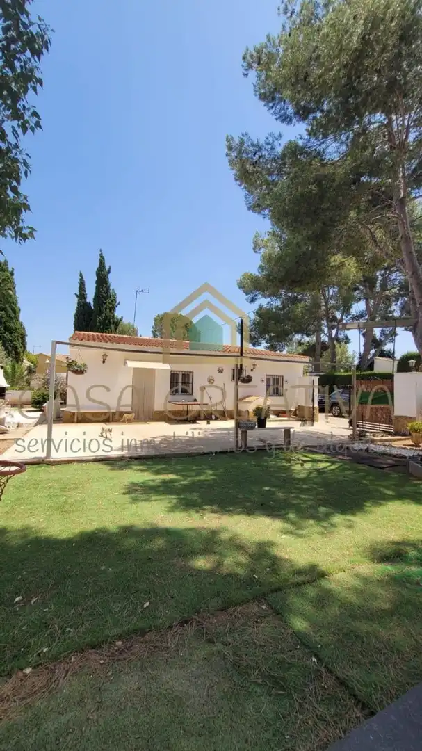 Casa o chalet de alquiler en Calle Segart, Los Pinares - La Masia