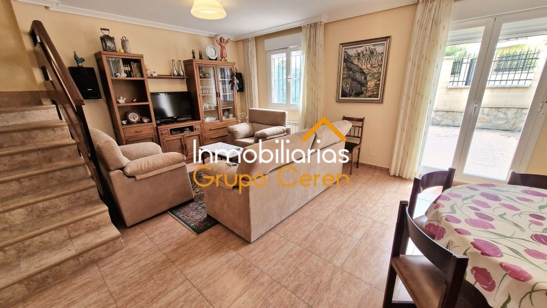 Exterior view of Single-family semi-detached for sale in Redecilla del Camino  with Heating, Private garden and Terrace
